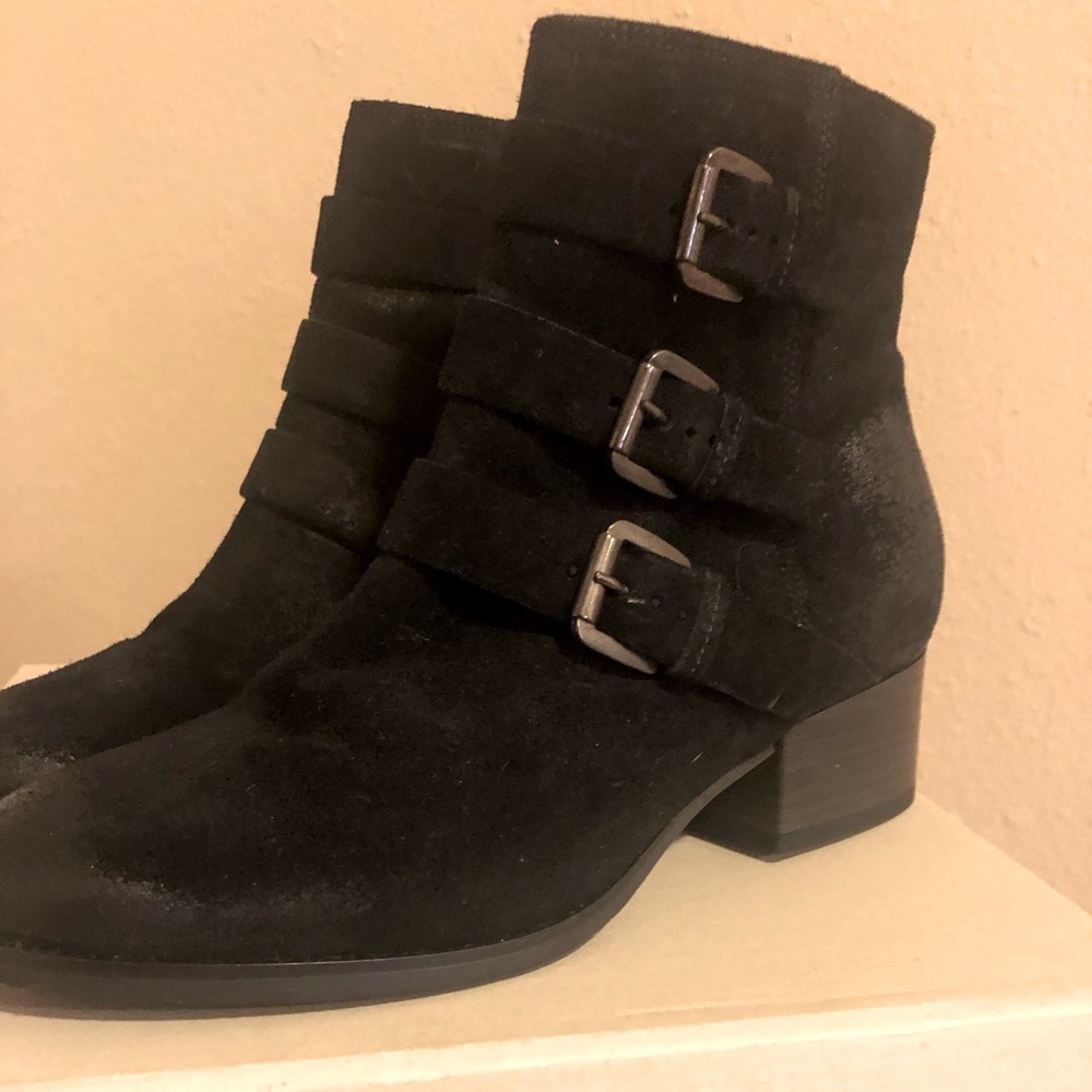 Clarks Elvina Haze Triple Buckle Distressed Black Suede Boots Size 8 NIB